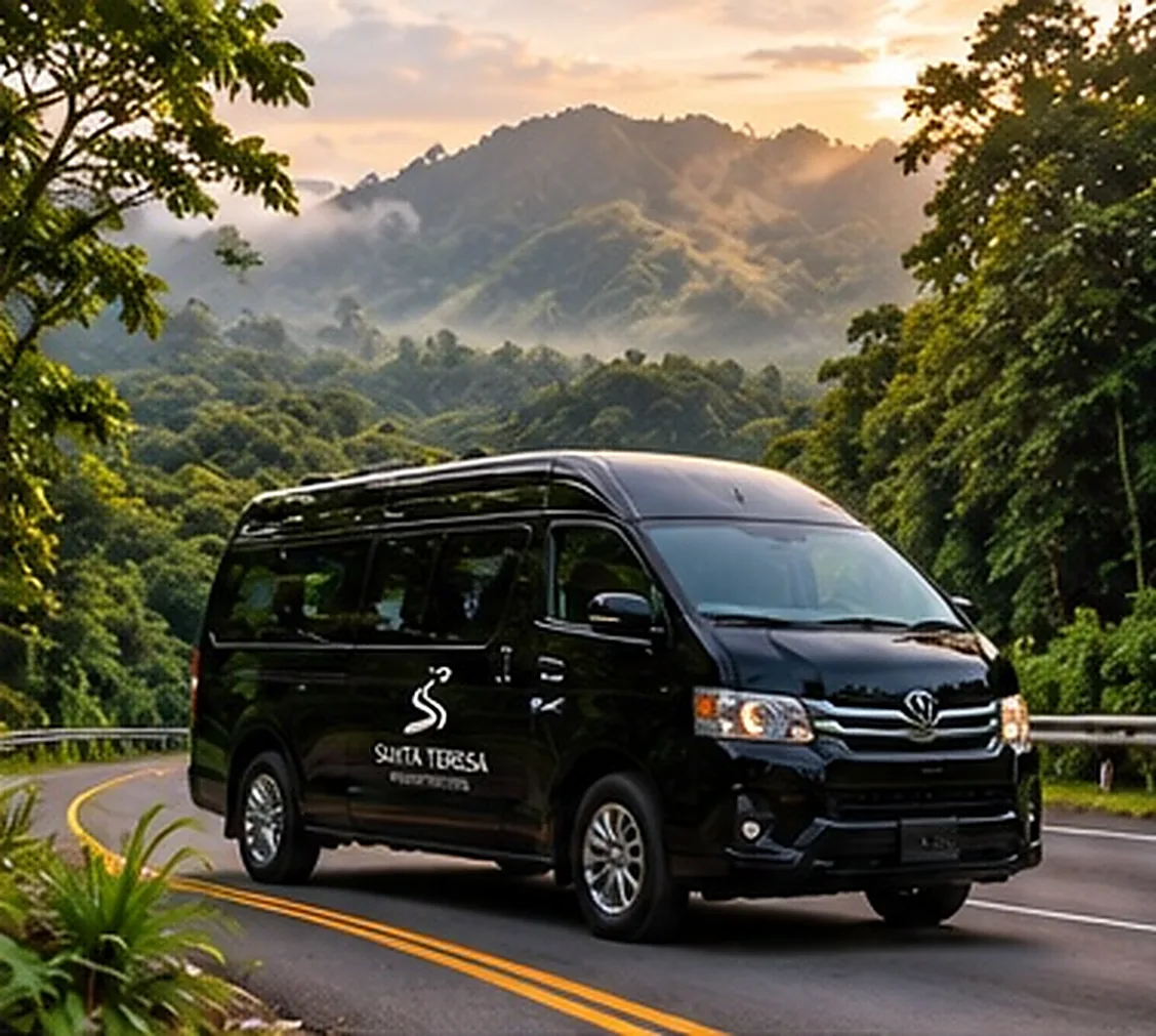 Ilustración creada con inteligencia artificial: buseta negra transitando carretera de montaña; servicio de transporte de Costa Rica